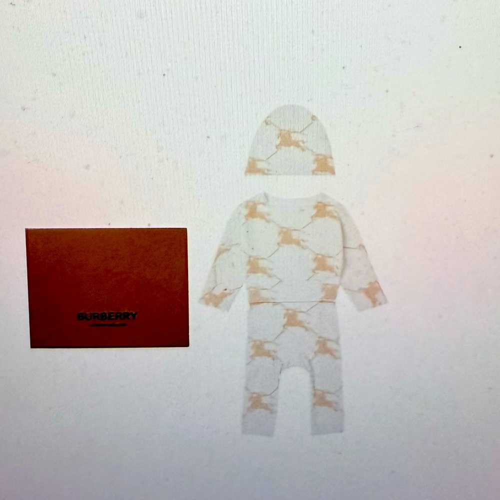 Burberry, NWT, three-piece baby‎ gift set, printed equestrian Knight 12 month